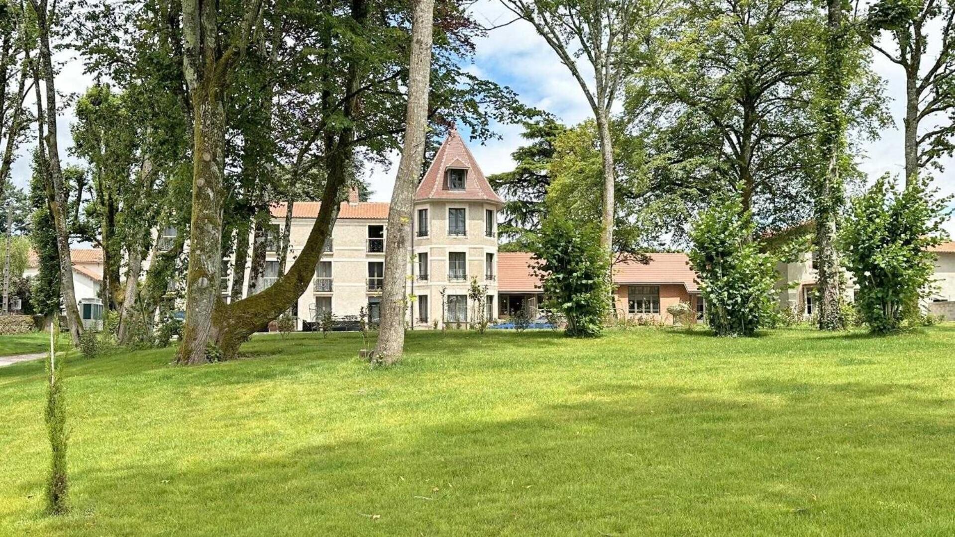 Bed and Breakfast Le Manoir Des Perrieres Rochechouart Zewnętrze zdjęcie
